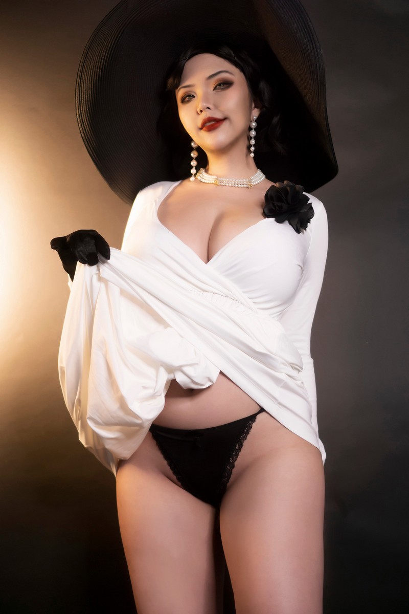 Hana Bunny 蒂米特雷斯库夫人 Cosplay写真｜Resident Evil Lady Dimitrescu 高清图集[16P-15.7M]插图1