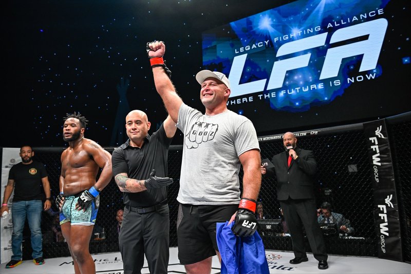 Боец от тежката категория на UFC получи 1 година наказание за допинг
