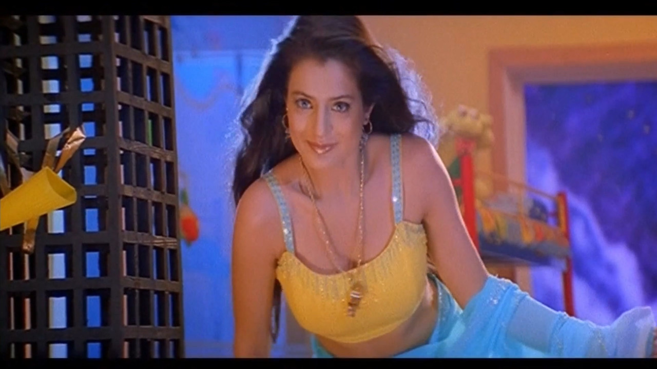 [Image: Ameesha-Patel-scene-from-Nani-mkv-202101...03-703.jpg]