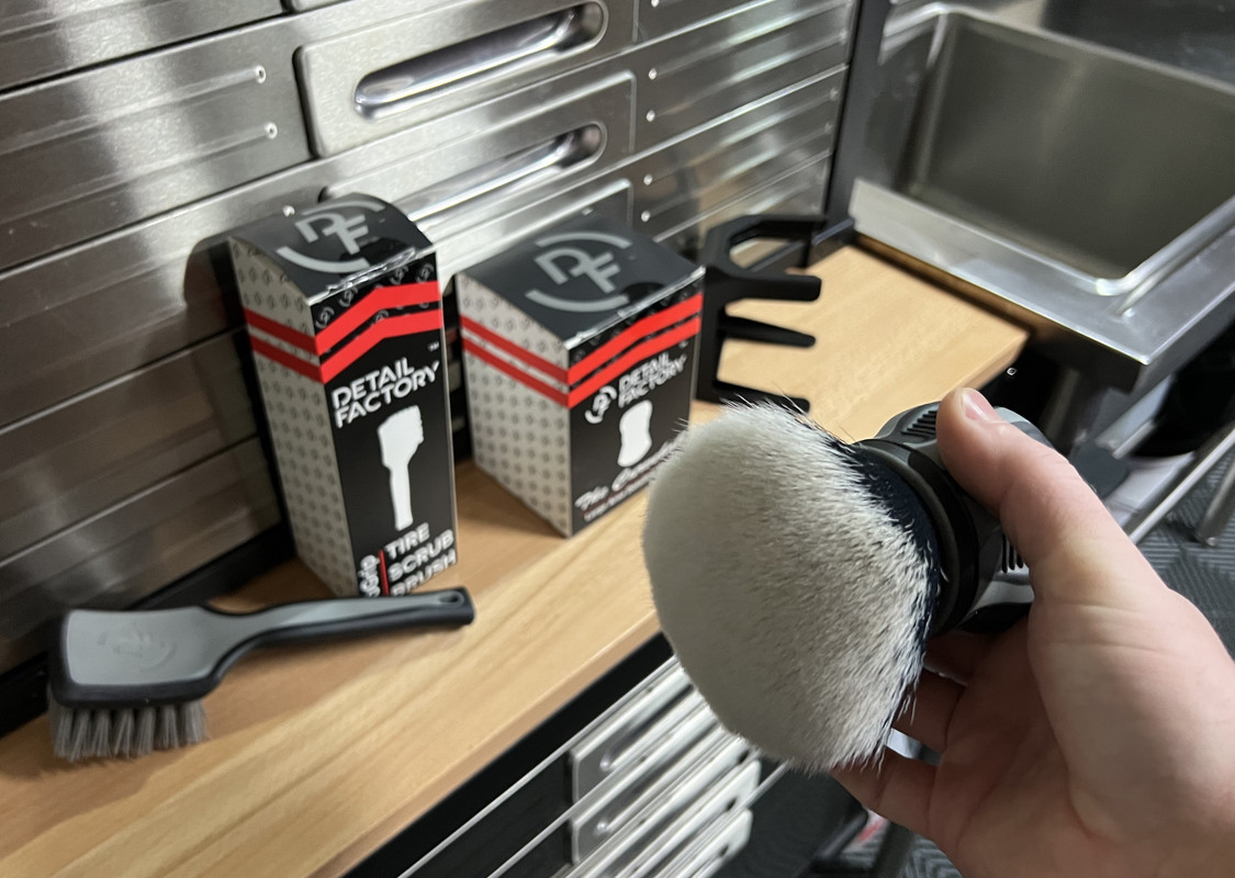 Tire Dressing Brush – Proper Detail