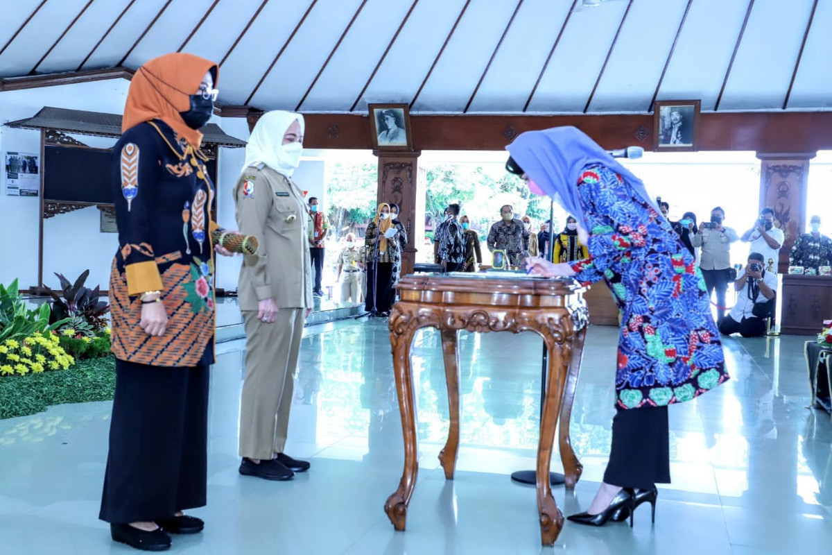 Arumi Bachsin Ajak Dekranasda Bojonegoro Tingkatkan Kualitas, Varian dan Pemasaran Produk Industri Kerjinan