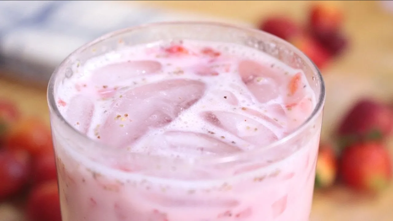 ¿Qué bebida hacer en las tardes de primavera? Prepara agua de horchata con fresa