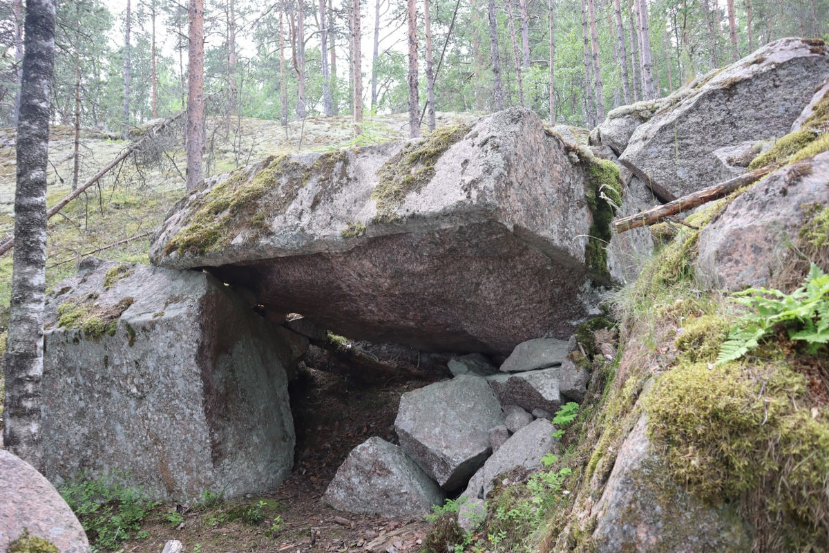 дольмен
