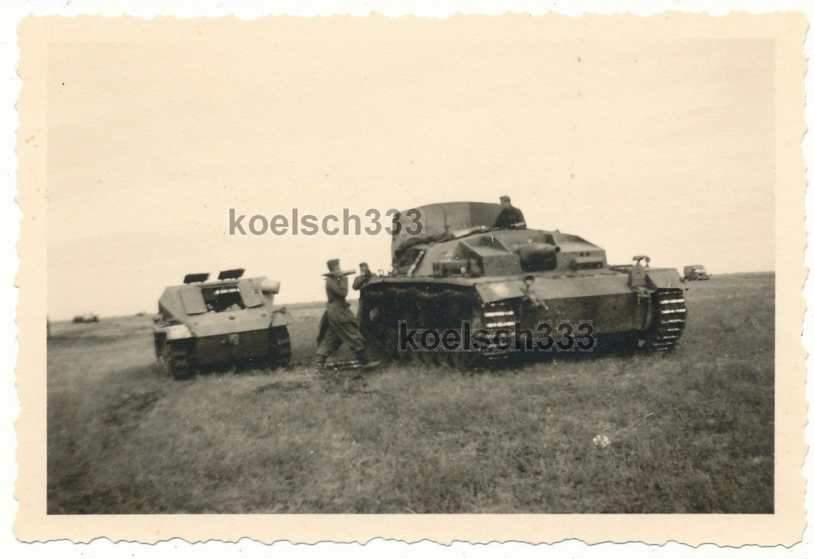 Foto Sturmgeschütz aufmunitionieren  Panzer Halb