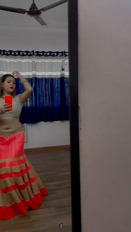 Bhojpuri actress sexy deep big navel in red lahanga.mp4_snapshot_00.27.598