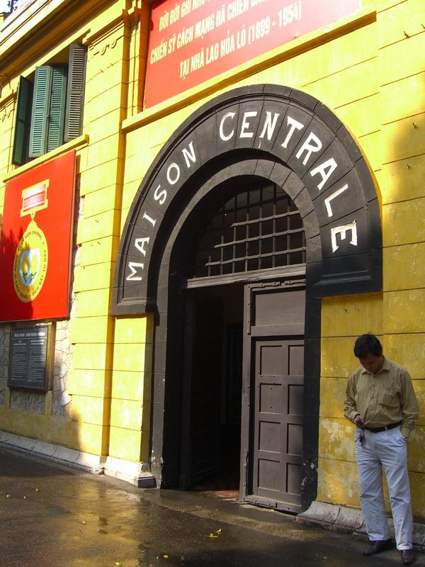 HOA-LO-PRISON-5.jpg