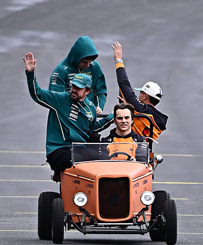 G5Urf-VBWw-AAJ2p-Q-format-jpg-name-large