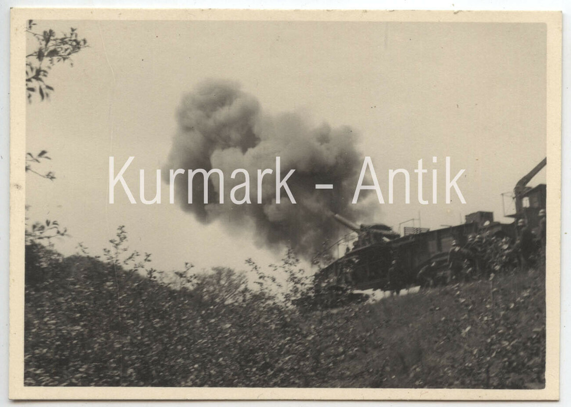 Foto Wehrmacht Frankreich Eisenbahn Geschütz Panzerzug Artillerie Feuer !!!
