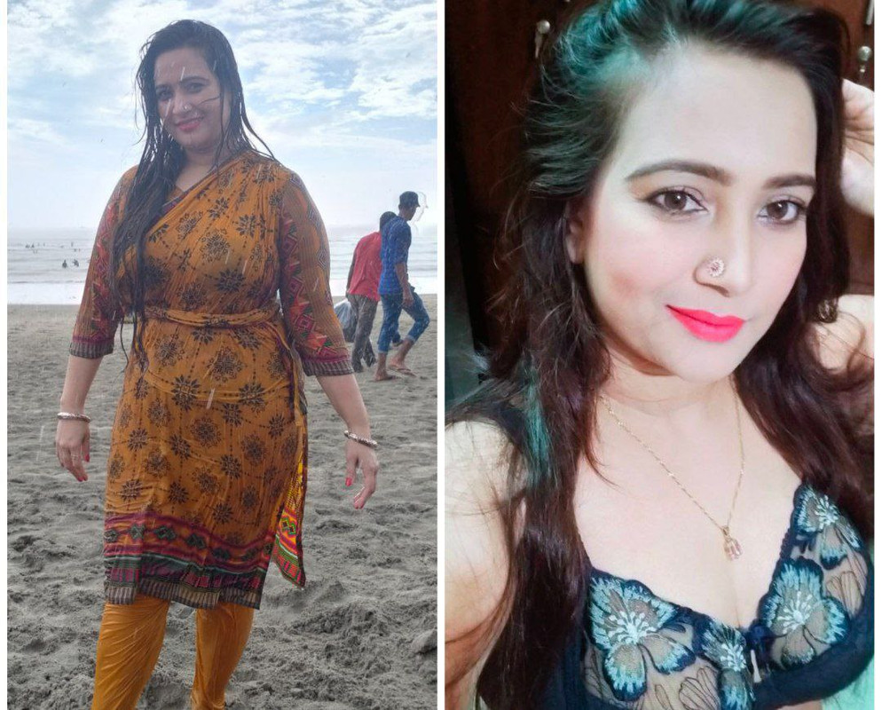 Hot desi aunty showing her boob exclusive