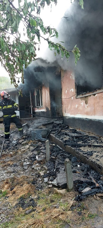 [Imagine: incendiu-puternic-barbat-vaslui-casa-pom...833268.jpg]