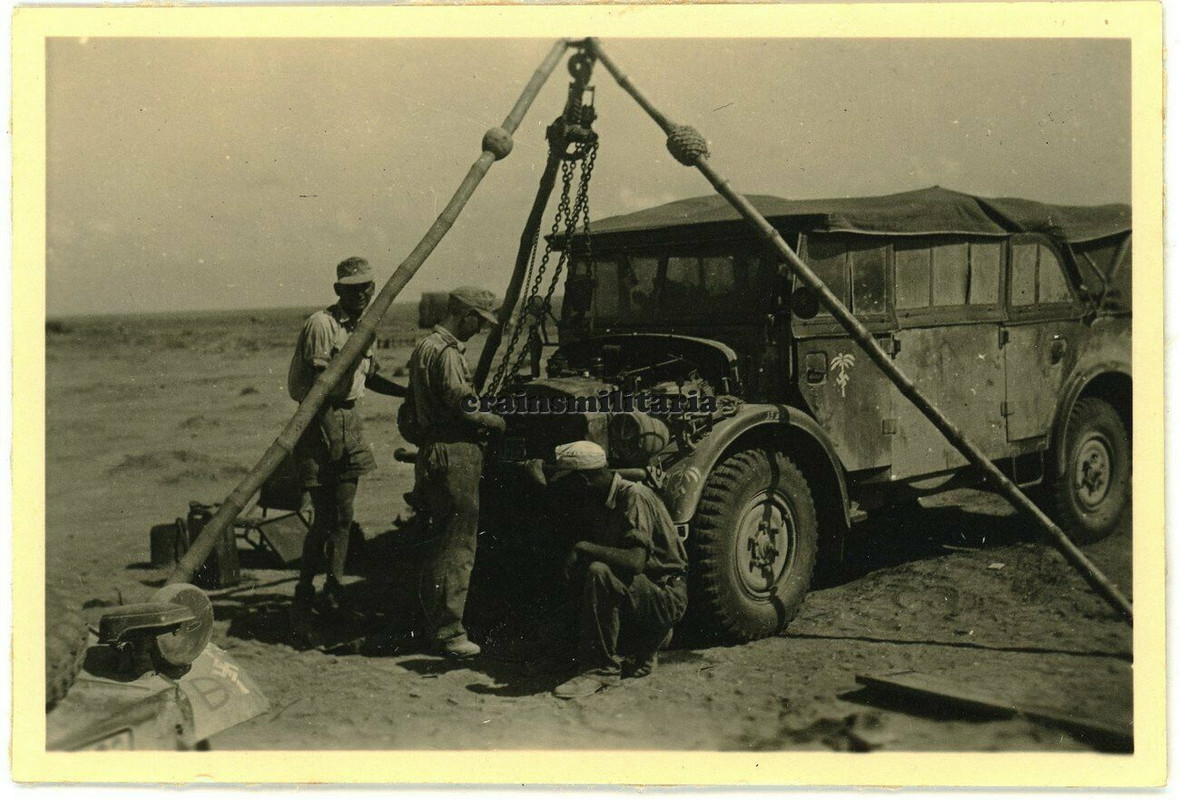Orig. Foto 21.PD Reparatur Einheits-Pkw mit DAK Kennung in Afrika Kübelwagen