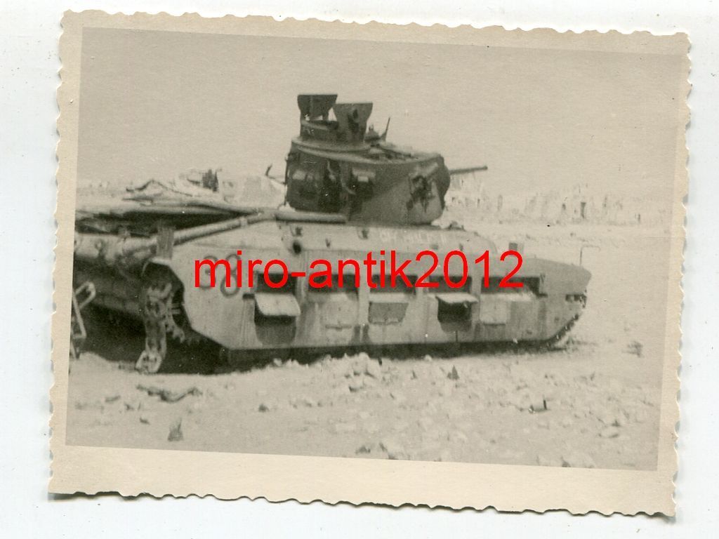 Foto, Wehrmacht, zerstörter Panzer, Matilda II, 