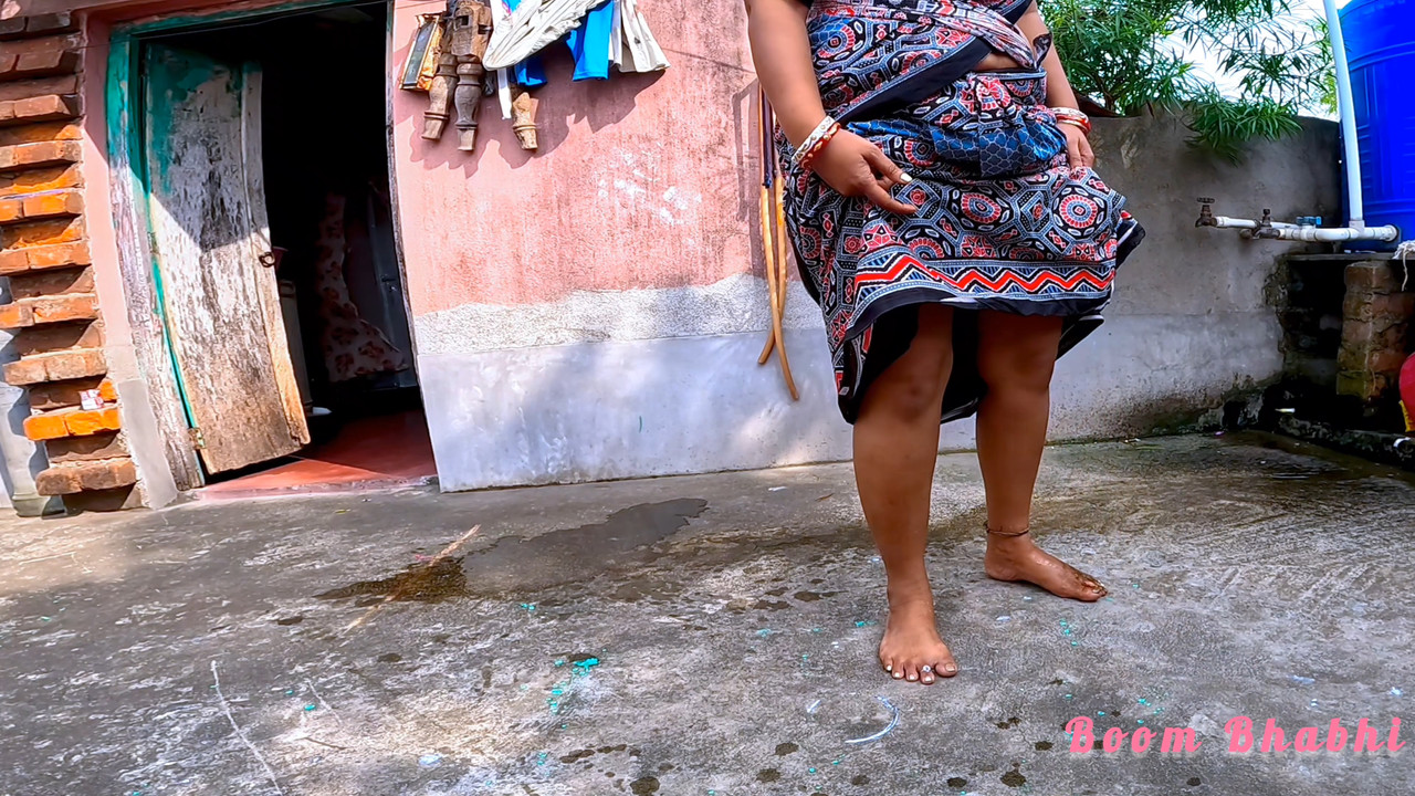 standing  pee girl Indian Bhabhi standing Pee mp4 snapshot 03 56 000 — Postimages