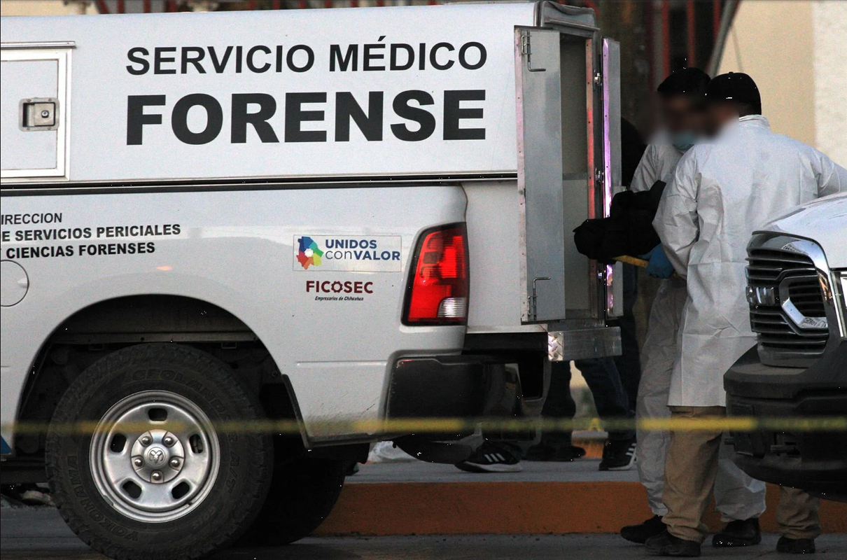 Llamada anónima reportó el cuerpo de una mujer enterrado