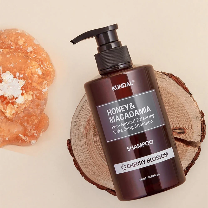 Shampoo nutritivo que limpia suavemente y deja el cabello hidratado, suave y perfumado.