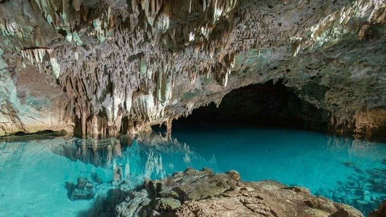 Gua Rangko: Pesona Tersembunyi Dengan Kolam Air Asin yang Memukau
