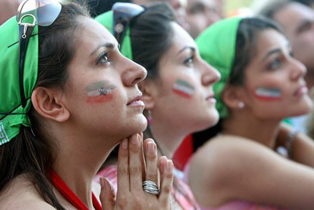 http://politically-scorrect.ilcannocchiale.it/blogs/bloggerarchimg/politically-scorrect/tifose2.jpg