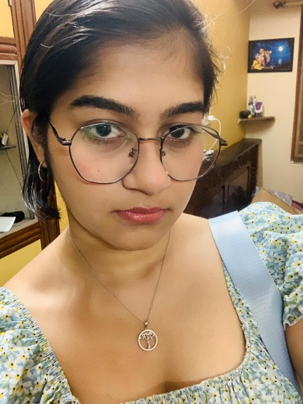 Desi Girl Showing Boobs and Pussy Viral Sex MMS