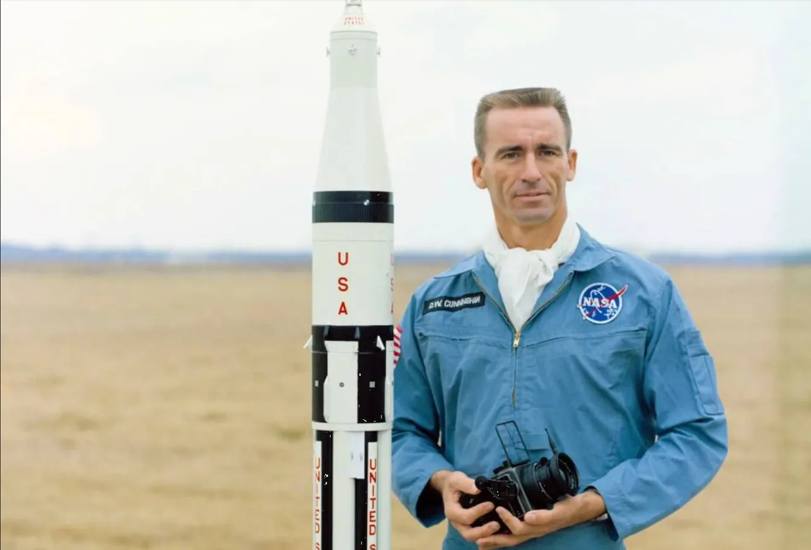 Murió el astronauta Walter Cunningham, último sobreviviente del Apolo 7