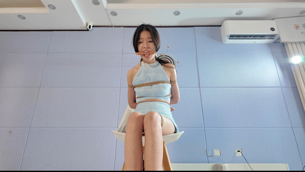 一绳所爱 婧舒被绑在椅子上.mp4_20250401_091357.787