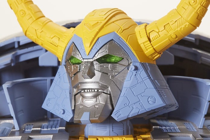 Unicron-Removable-Head-Gimmick-01