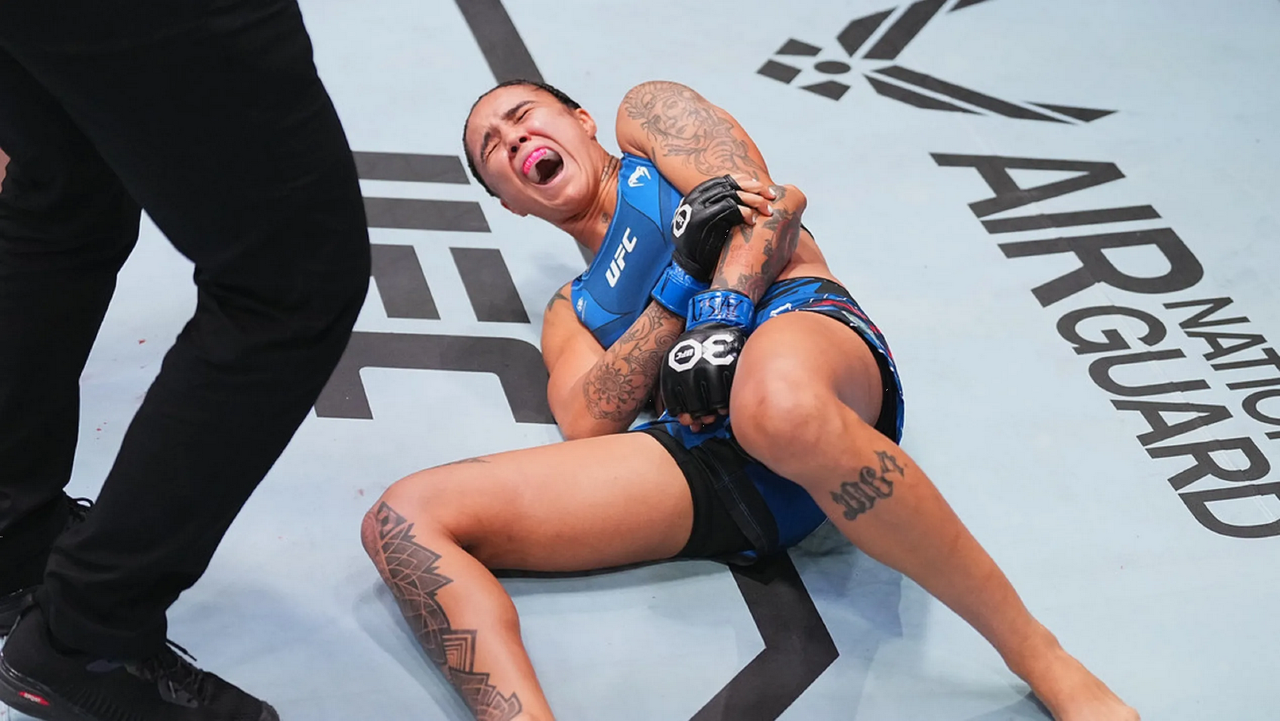 Luchadora de UFC grita de dolor tras pela, ¿qué le hicieron?: este es el video