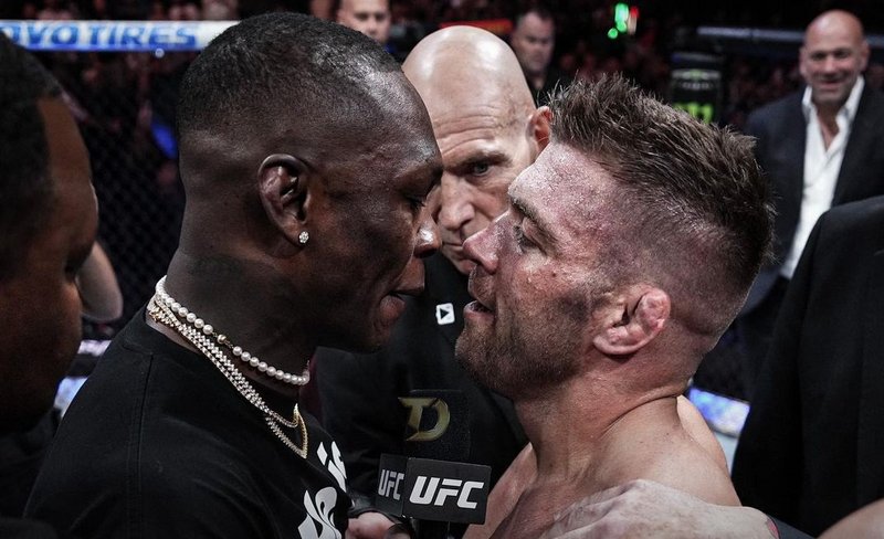 Израел Адесаня е голям фаворит срещу Дрикус дю Плеси