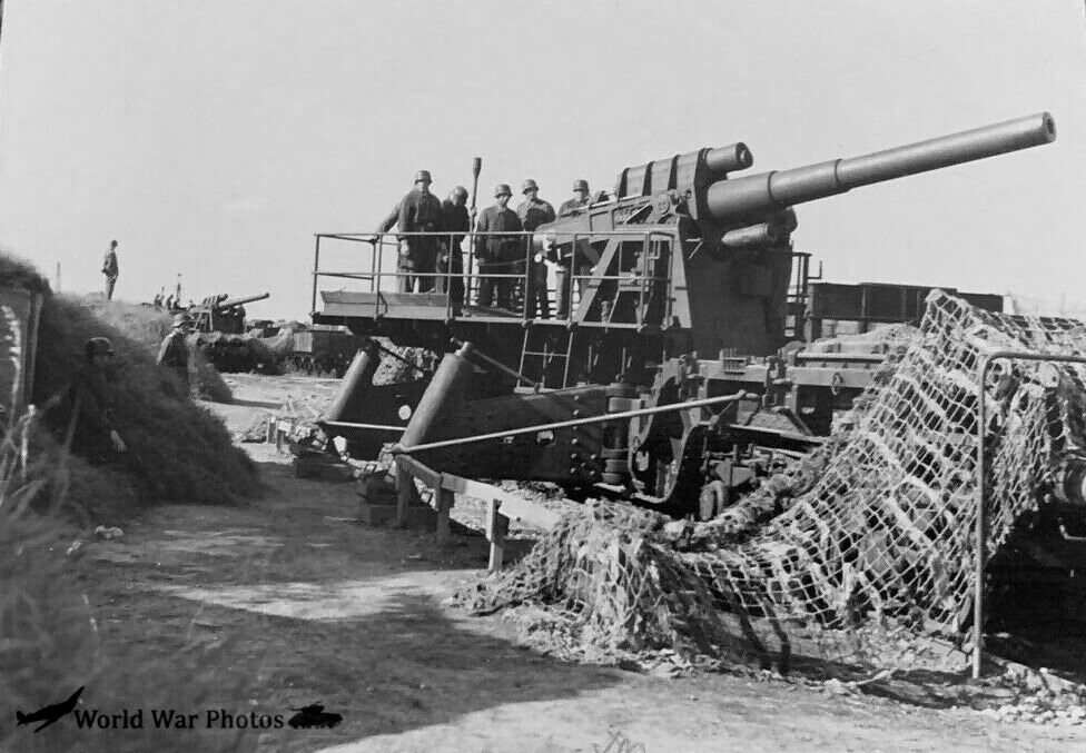Train blinde - Page 17 Kanone-allemand-de-15-cm-Eisenbahnlafette-de-l-Artillerie-Batterie-655-E-en-Belgique