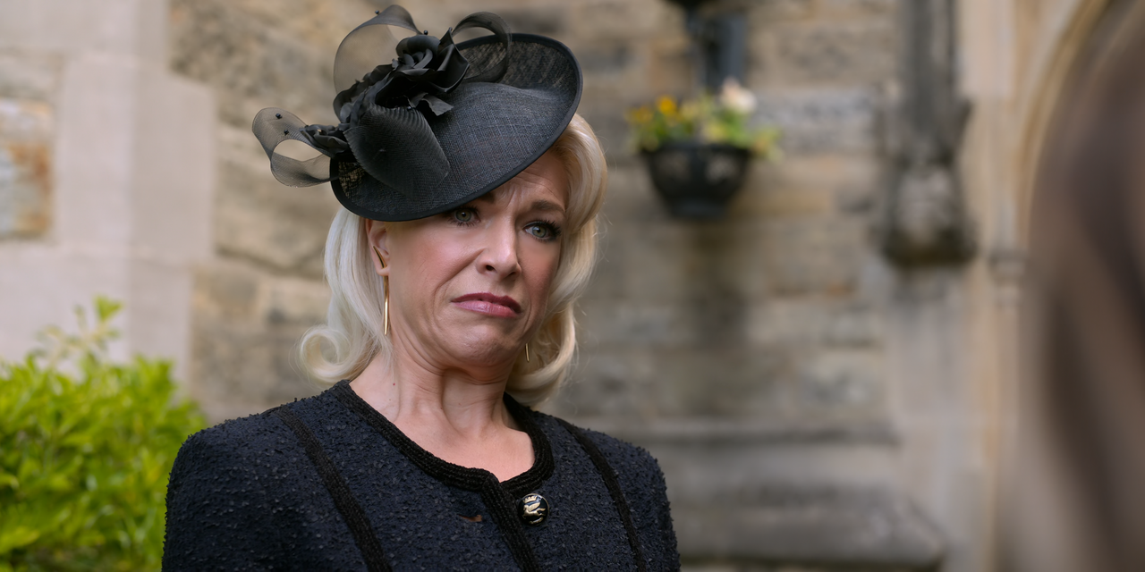 Ted.Lasso.S02E10.No.Weddings.and.a.Funeral.2160p.10bit.ATVP.WEB-DL.DDP5.1.HEVC-Vyndros.mkv_snapshot_