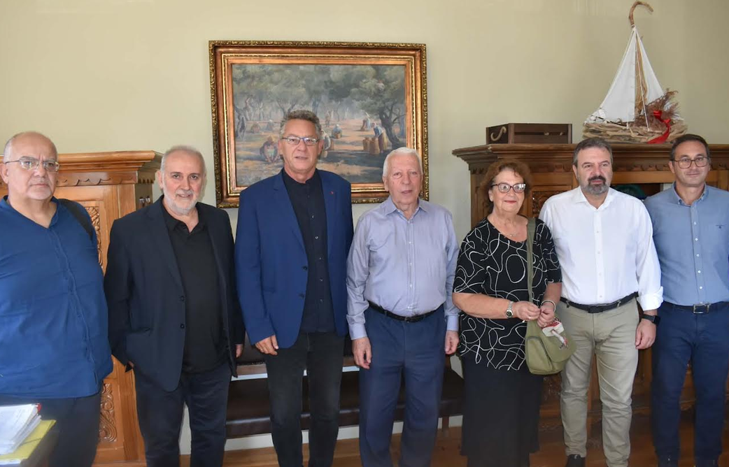 ΣΥΝΑΝΤΗΣΗ ΜΟΥΤΖΟΥΡΗ – ΑΡΒΑΝΙΤΗ ΓΙΑ ΤΟΝ ΑΦΘΩΔΗ ΠΥΡΕΤΟ ΣΤΗ ΛΕΣΒΟ