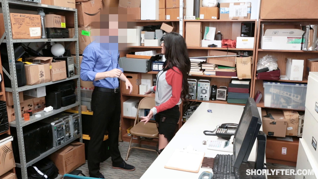 Sophia Leone - Case No. 6969696 - SHOPLYFTER.mp4.0005