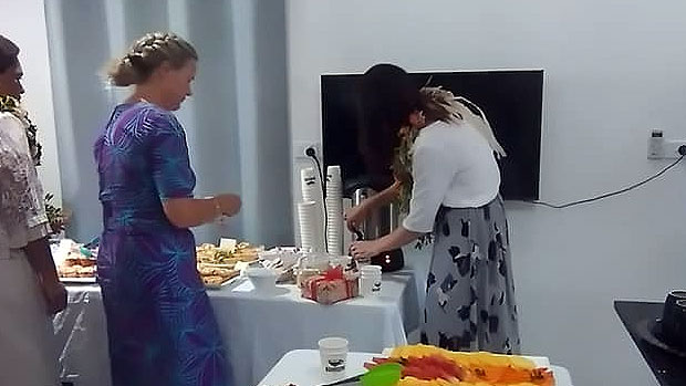 Womens-Crisis-Center-ardern-serving-tea-sm1