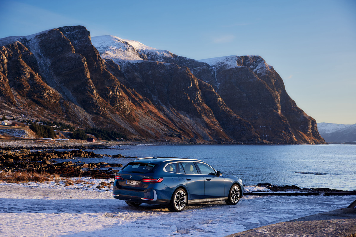 P90537378_highRes_the-new-bmw-520d-xdr