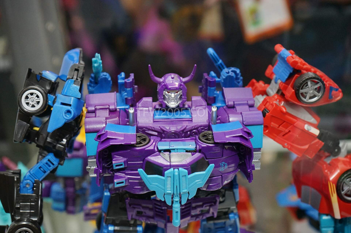SDCC2015-Hasbro-Case-Transformers-Combiner-Wars-