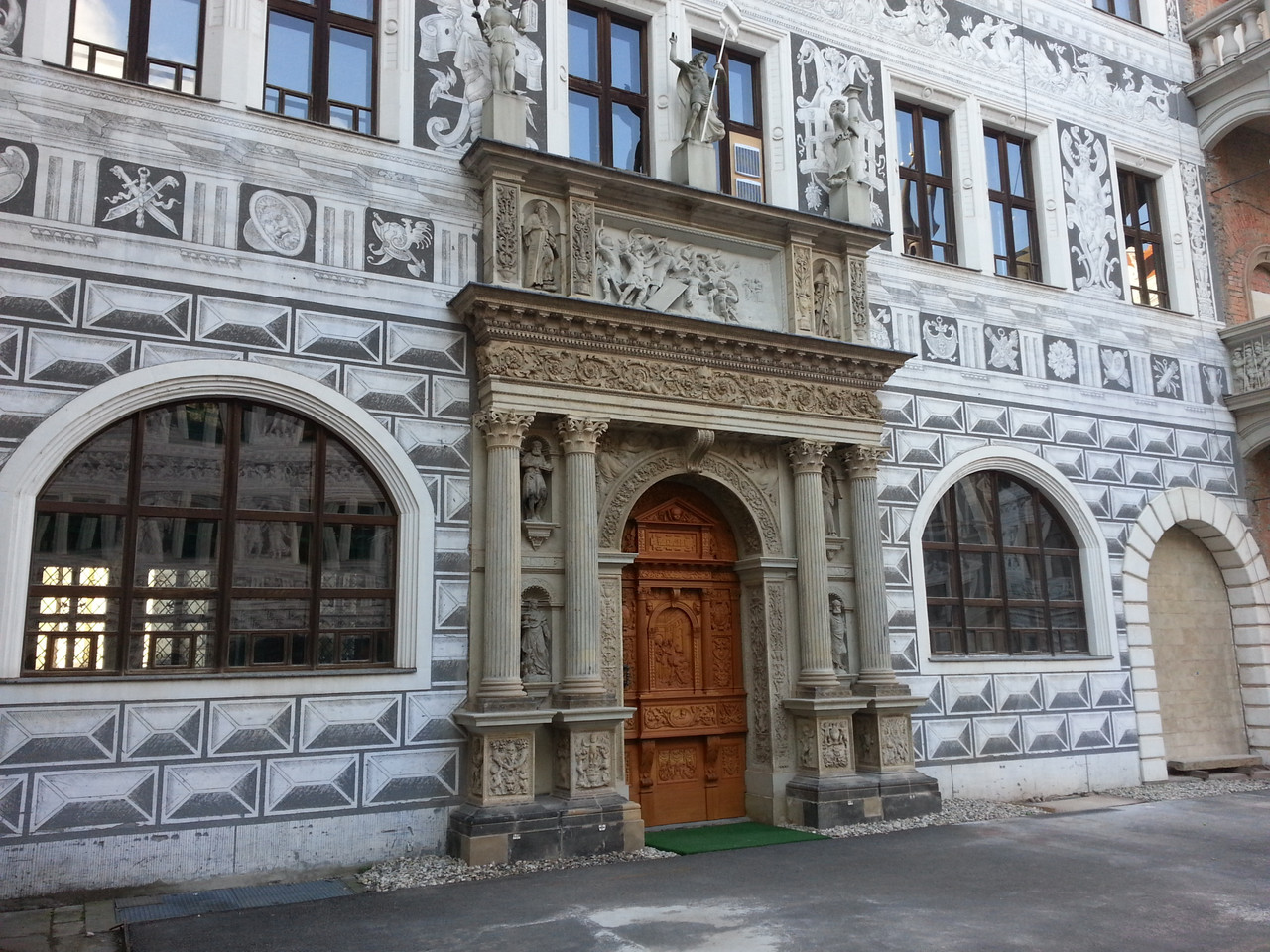 Portal-Schlosskapelle-Dresden-2.jpg