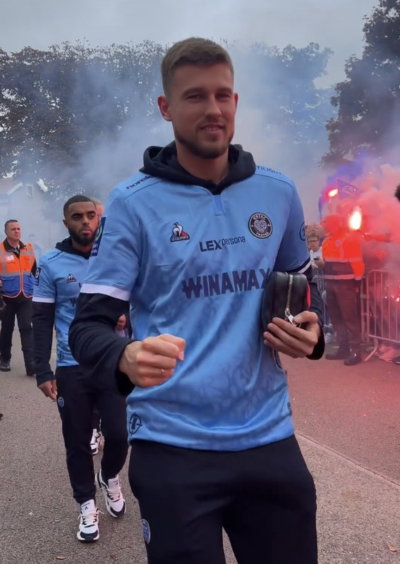 90A0892C-C068-486A-ACA1-5C2042AC8853