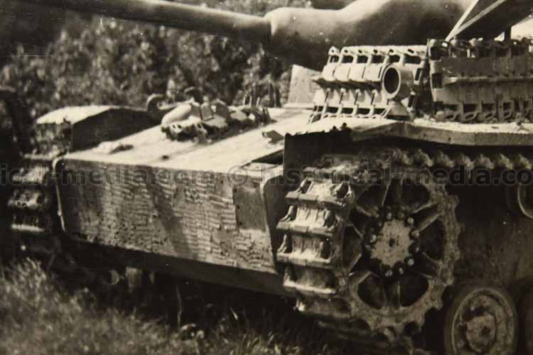 US GI Photo photo of a captured StuG IV  (3)