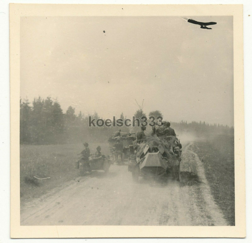 Foto Wehrmacht auf dem Vormarsch in Russland Panzerspähwagen Kra