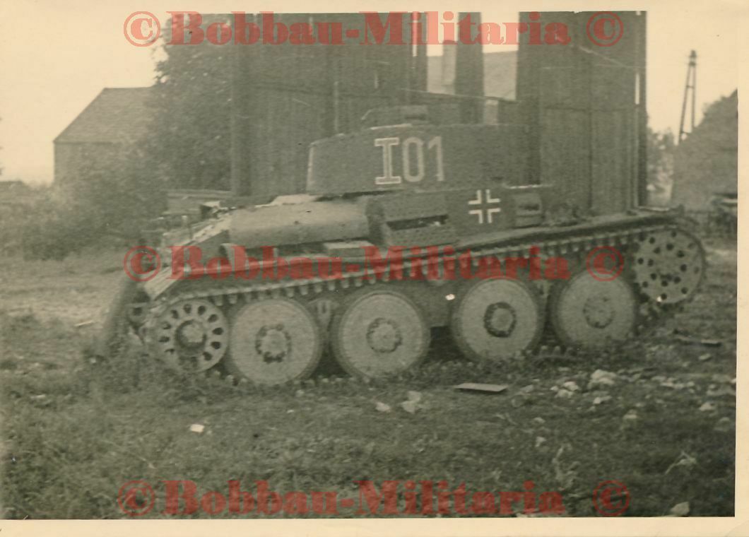 Belgien Onhaye deutscher Panzerkampfwagen 38(t) Panzer rote Turmnummer I01