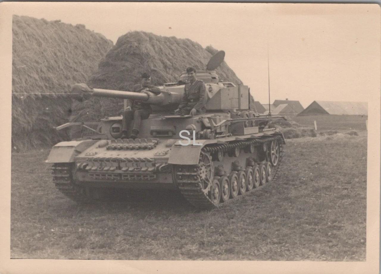 Foto Schwere Panzer Abteilung Panzerkampfwagen 4 FRA 1943 44 (MBF 99)