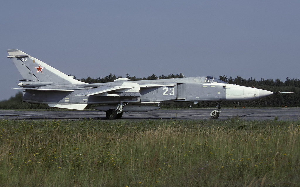 11 ORAP Su-24MR 23 White_0615308_7
