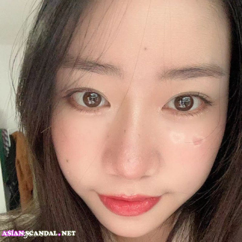 Qingdao beautiful college student Li Qiyu took a selfie with her boyfriend