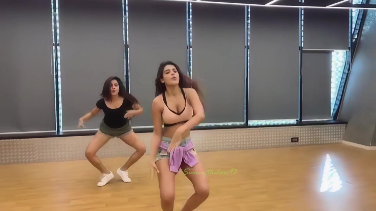 [Image: Nidhi-Agarwal-Instagram-Dance-Video-18.jpg]