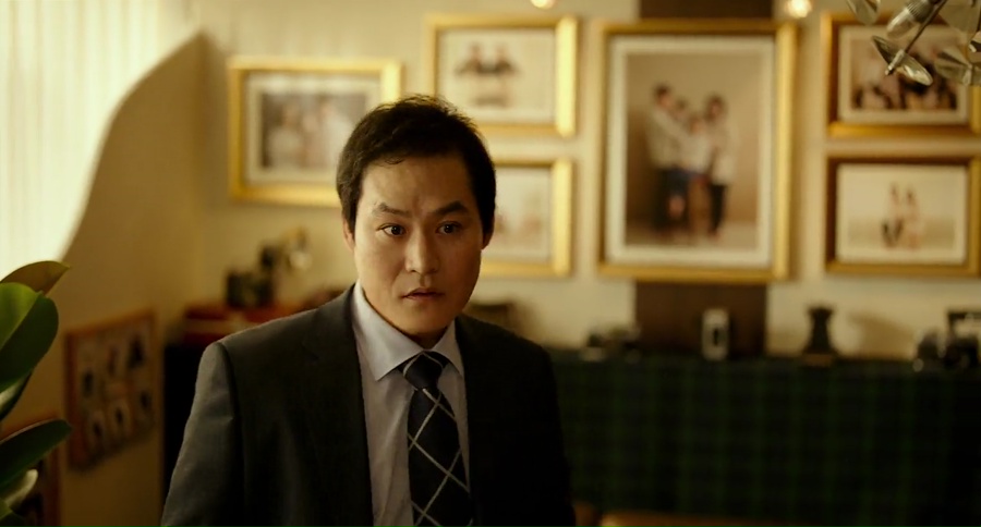 Sinkhole 2021 WebRip [Hindi + Korean] 480p, 720p ESub Screenshot