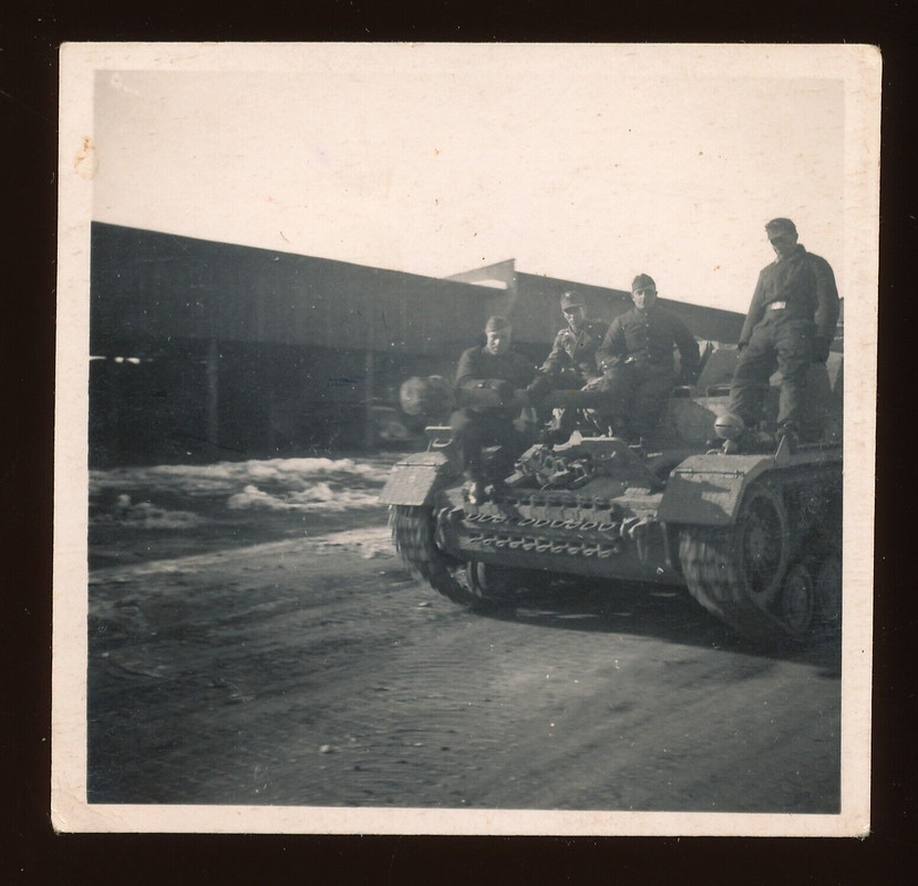 Foto - Deutsche Soldaten mit Panzer Sturmgeschütz Langrohr - - 2.WK_