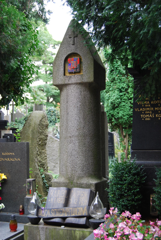 Slavín_(hrobka)._Vyšehradský_hřbitov._(82)