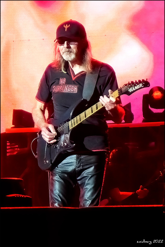 Judas-Priest-(52205209410).jpg
