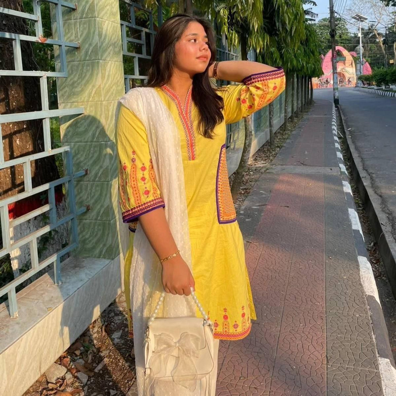 photo 6271757021283993159 y