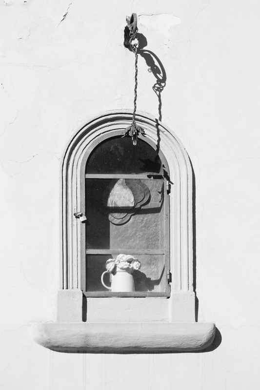 black-n-white-arch.jpg
