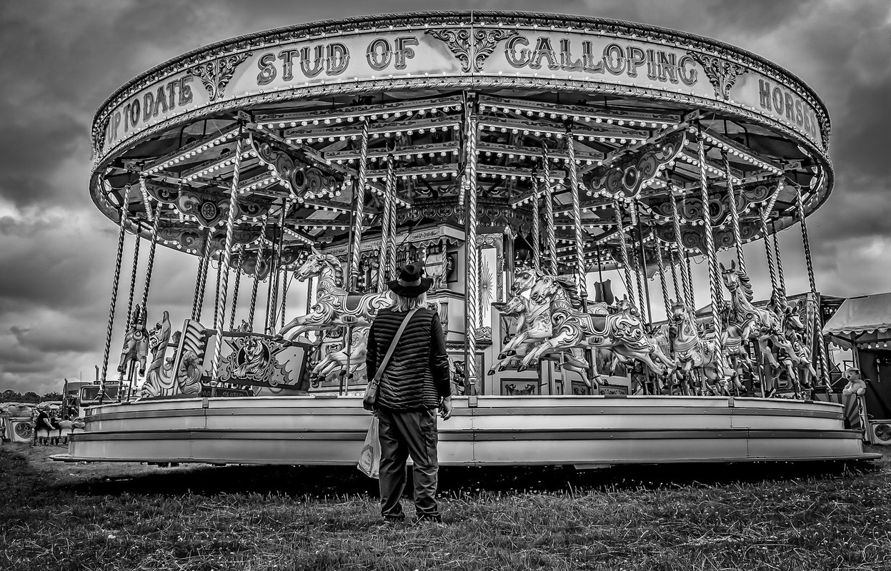 blacknwhite-carousel.jpg